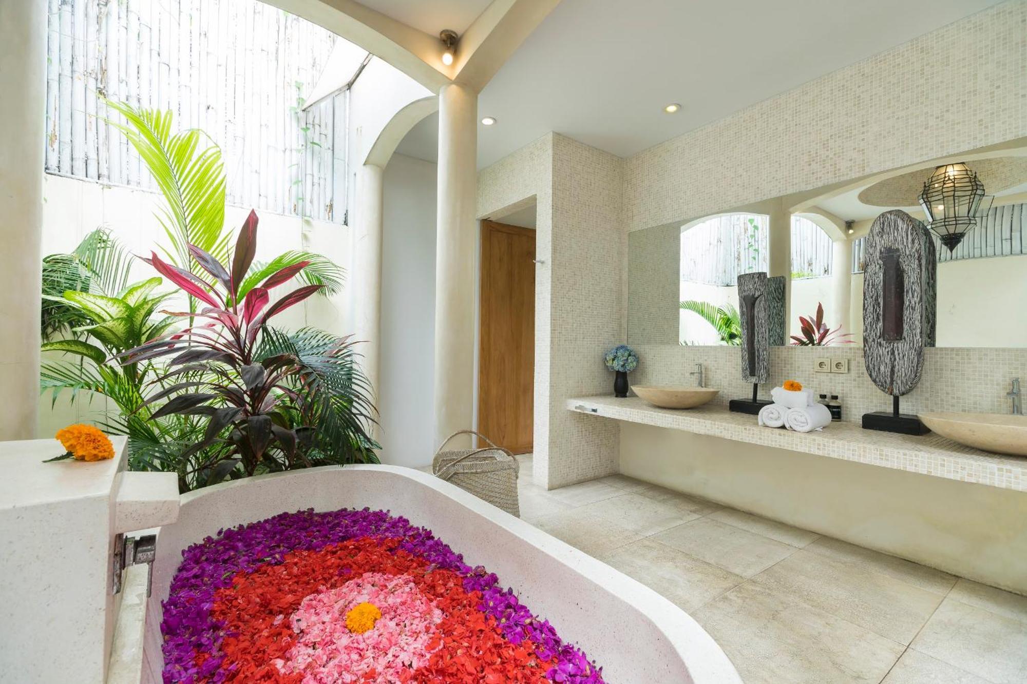 Elegant Villa Casabianca - Tropical Pool & Garden, Near Potato Head Beach Club! Seminyak Exterior foto